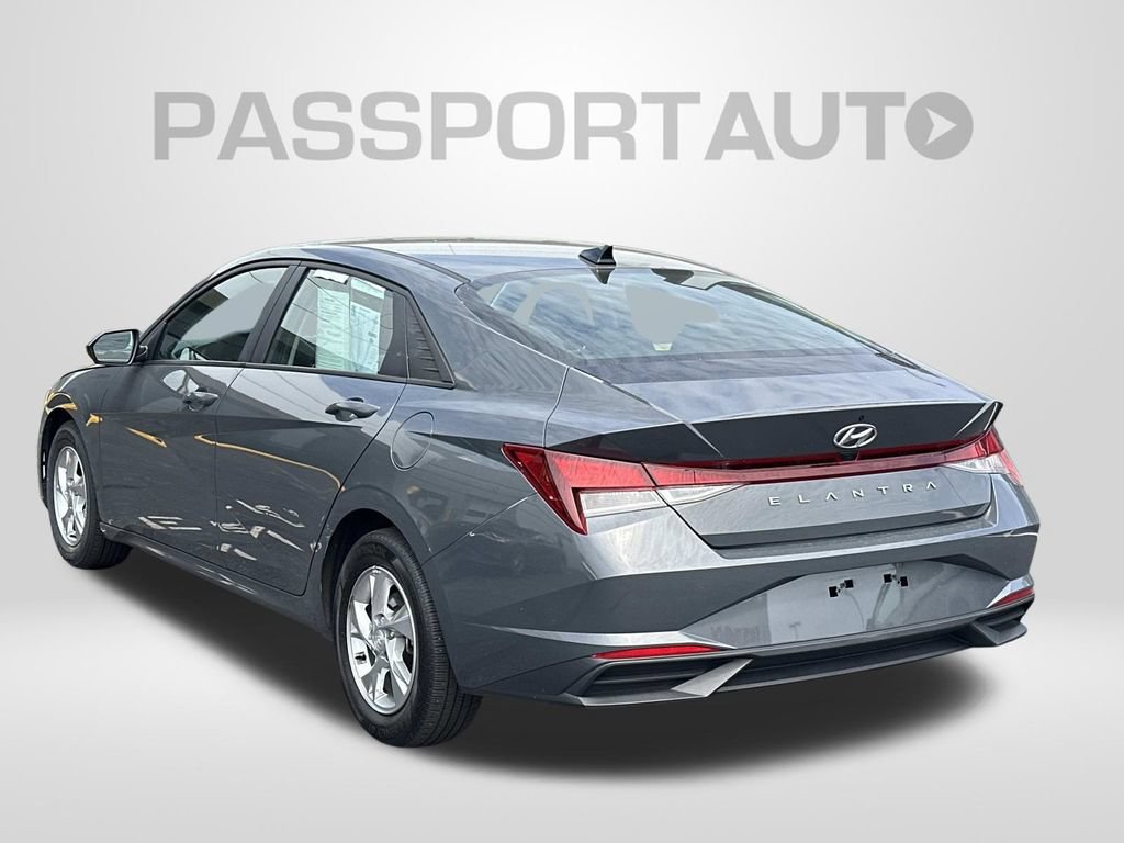 Used 2023 Hyundai Elantra SE FWD image 2