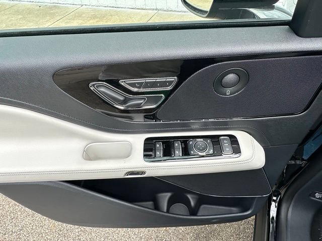New 2026 Lincoln Aviator AWD image 18