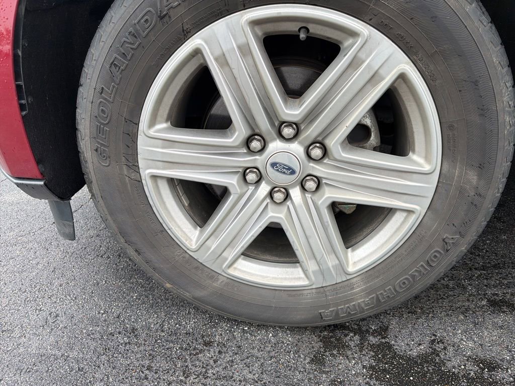 Used 2019 Ford Expedition XLT w/ Equipment Group 202A AWD/4WD image 8