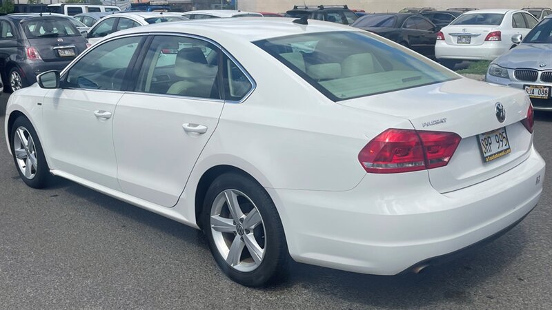 Used 2015 Volkswagen Passat 1.8T Limited Edition FWD image 3