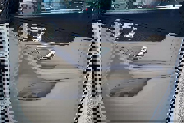 Used 2019 Mercedes-Benz GLC 300 4MATIC image 24