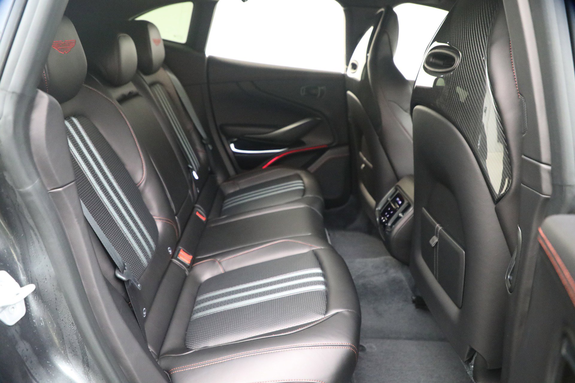 New 2026 Aston Martin DBX 707 image 32