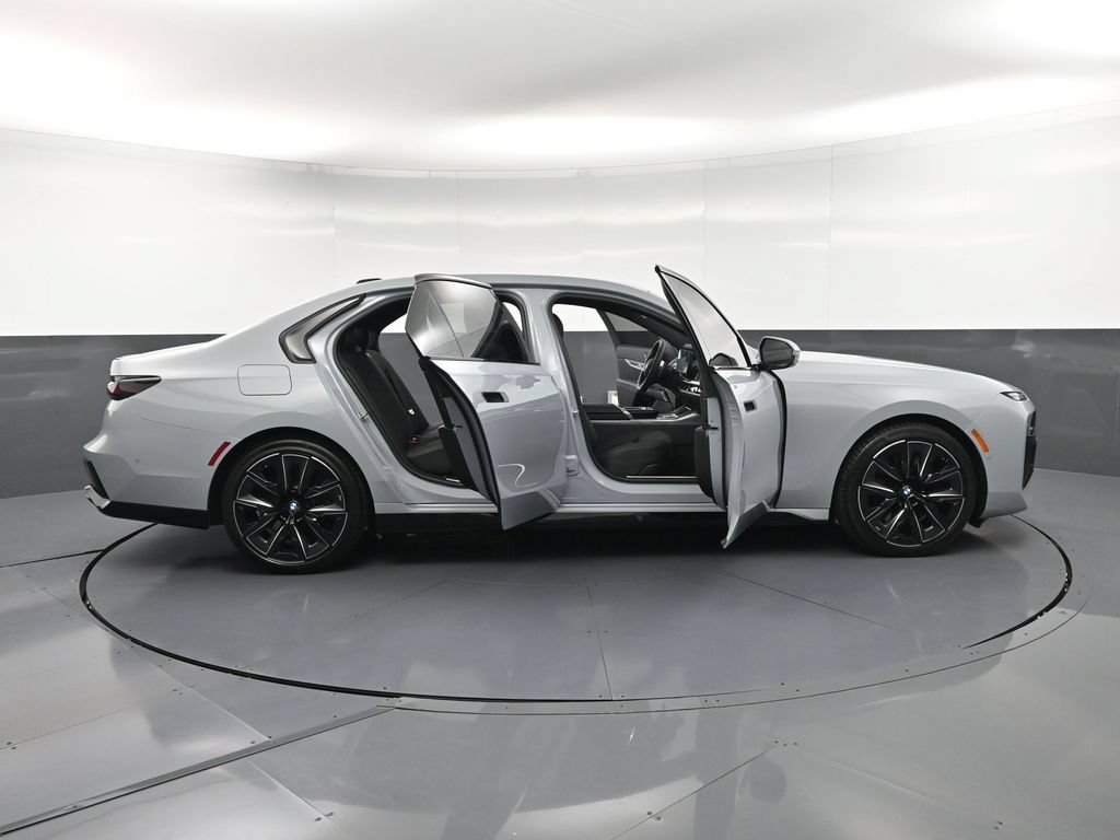 Used 2025 BMW 760i xDrive AWD/4WD image 41