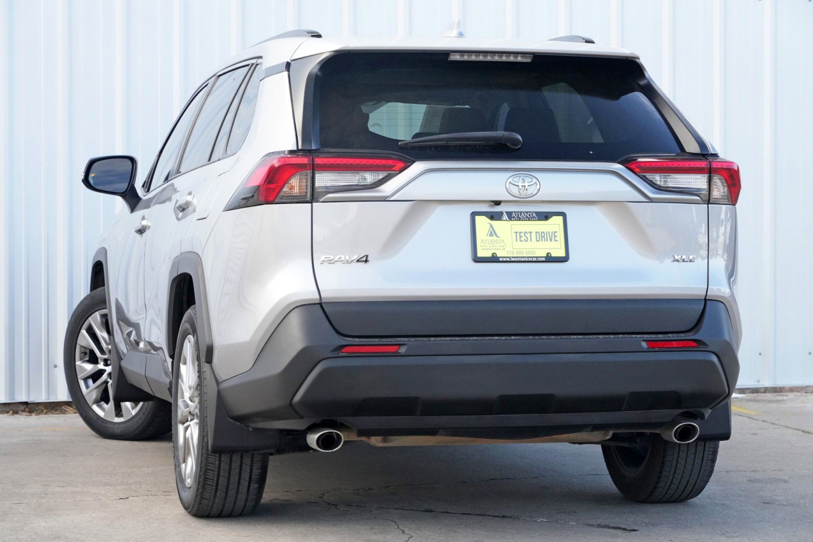 Used 2022 Toyota RAV4 XLE Premium image 5