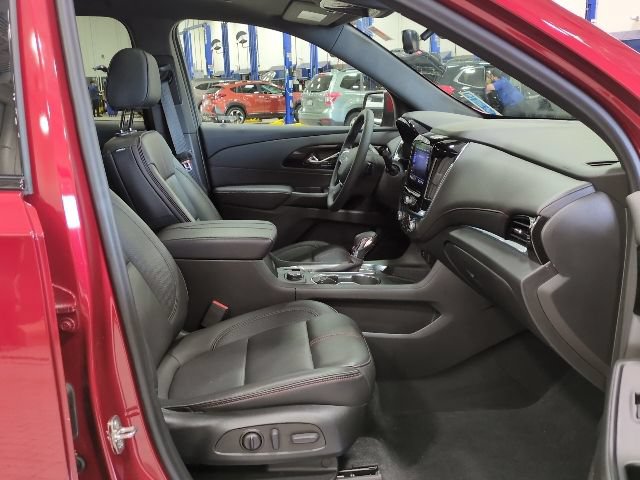 Used 2023 Chevrolet Traverse RS AWD/4WD image 14