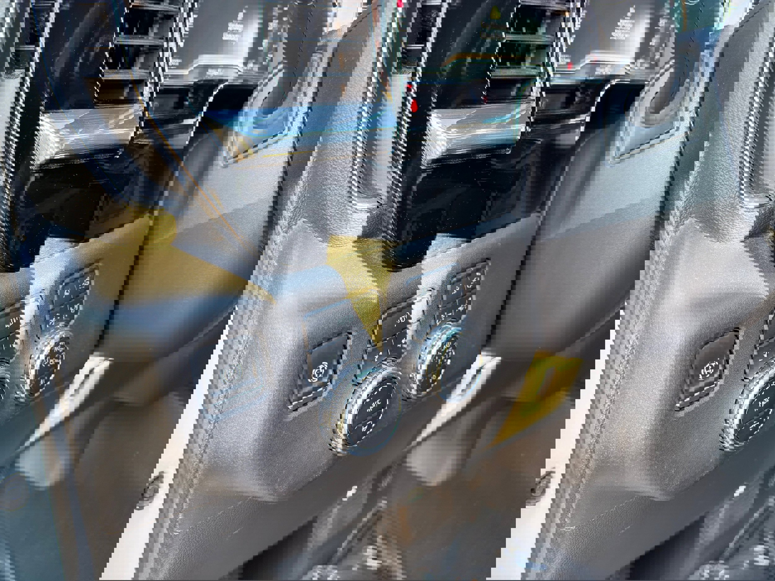 Used 2024 GMC Sierra 1500 SLT image 31