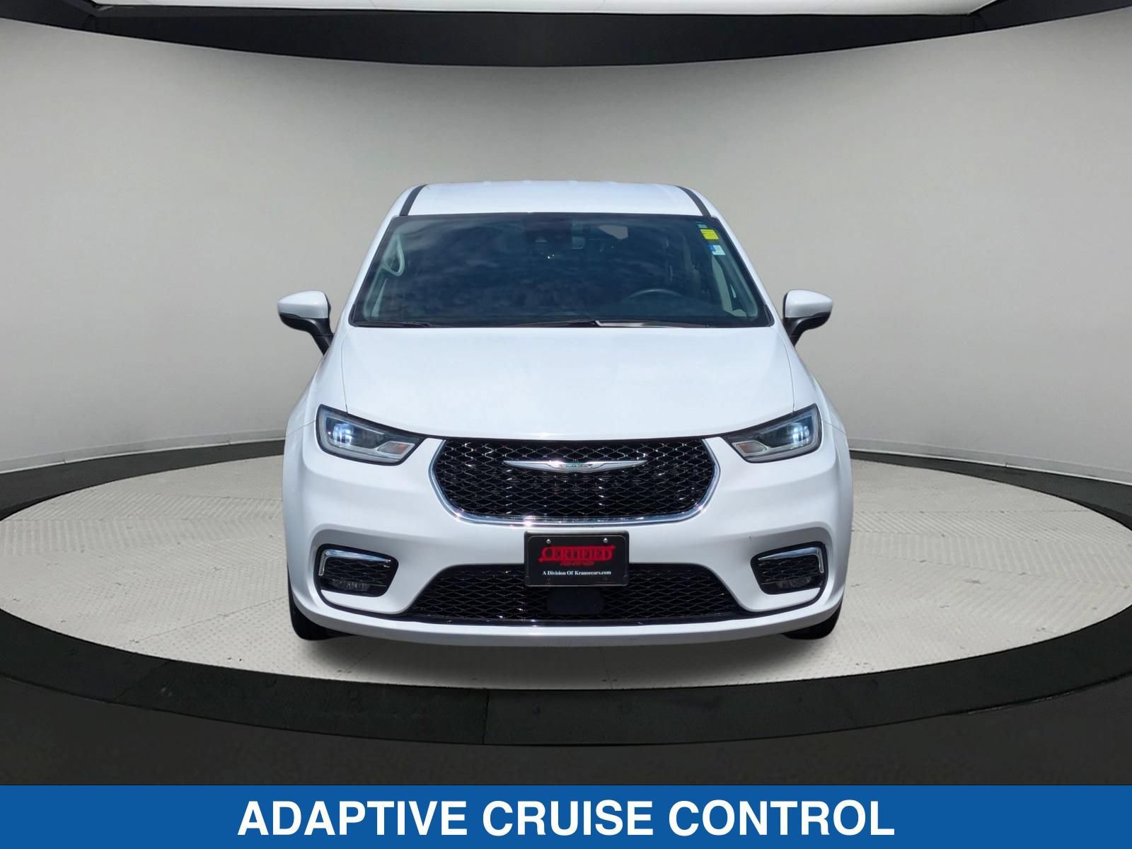 Used 2023 Chrysler Pacifica Touring-L FWD image 9