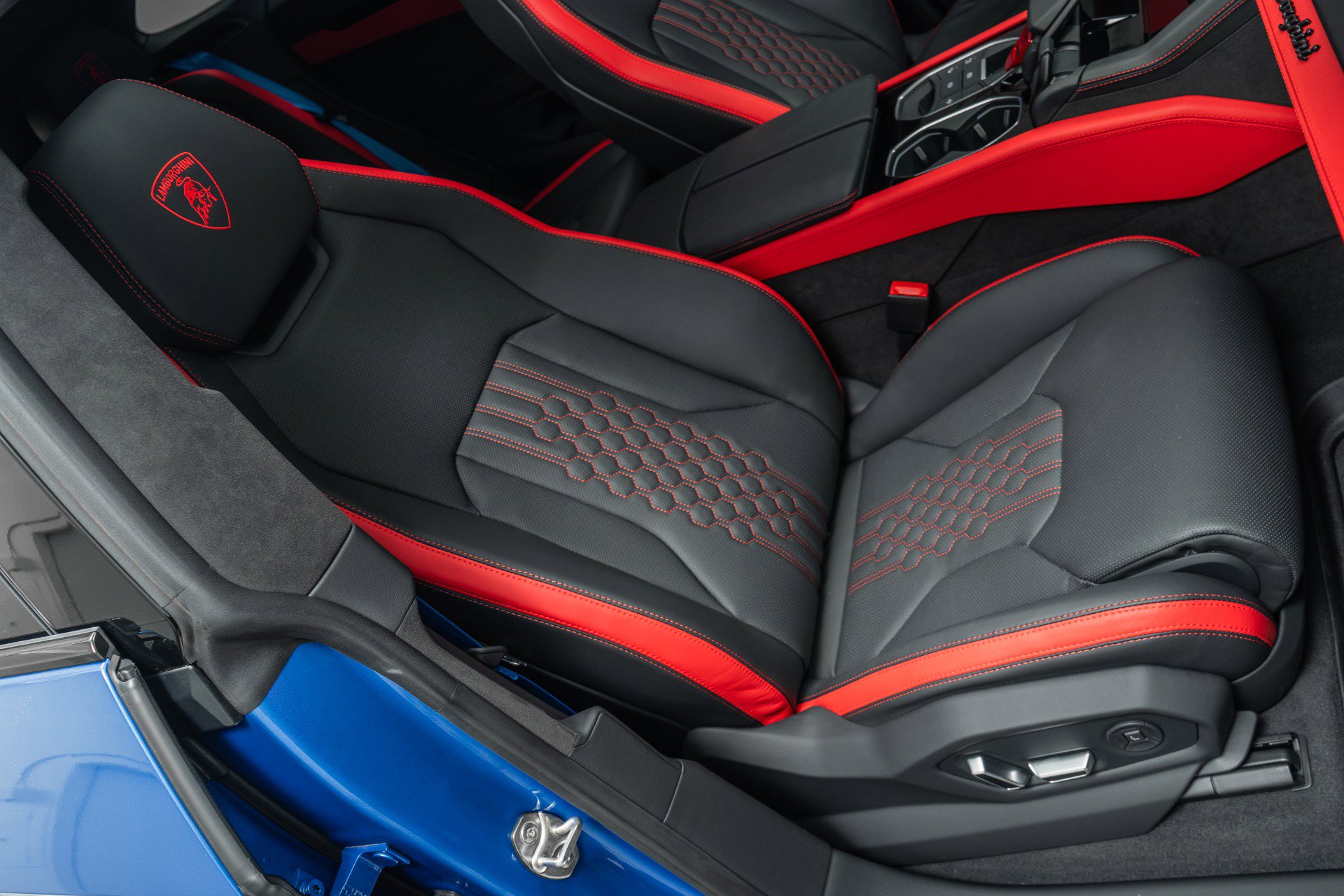 Used 2025 Lamborghini Urus SE image 26