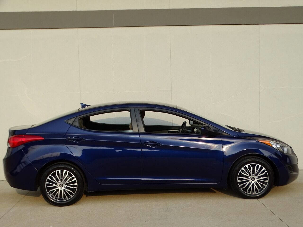 Used 2013 Hyundai Elantra GLS FWD image 16