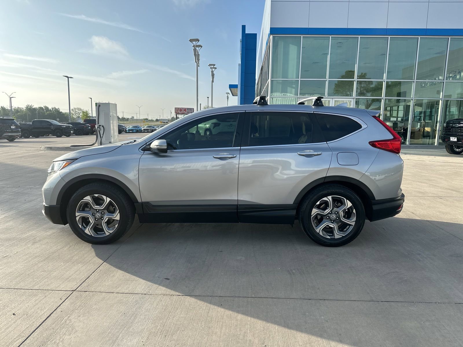 Used 2018 Honda CR-V EX image 2