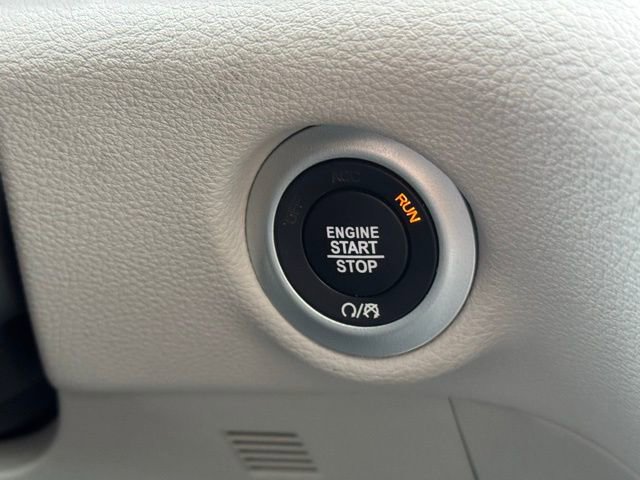 Certified 2023 Chrysler Pacifica Limited image 17