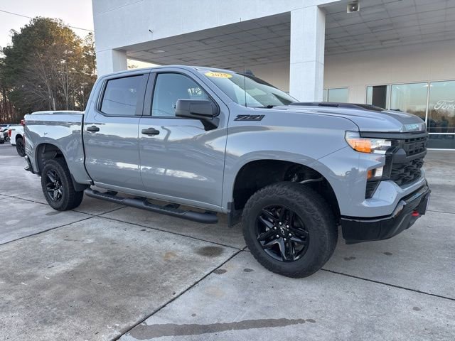 Used 2025 Chevrolet Silverado 1500 Custom Trail Boss w/ LPO, Dark Essentials Package image 1