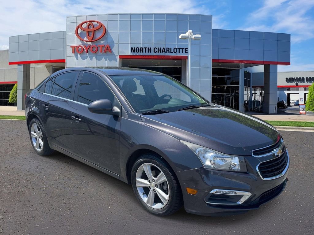 Used 2016 Chevrolet Cruze LT FWD image 2