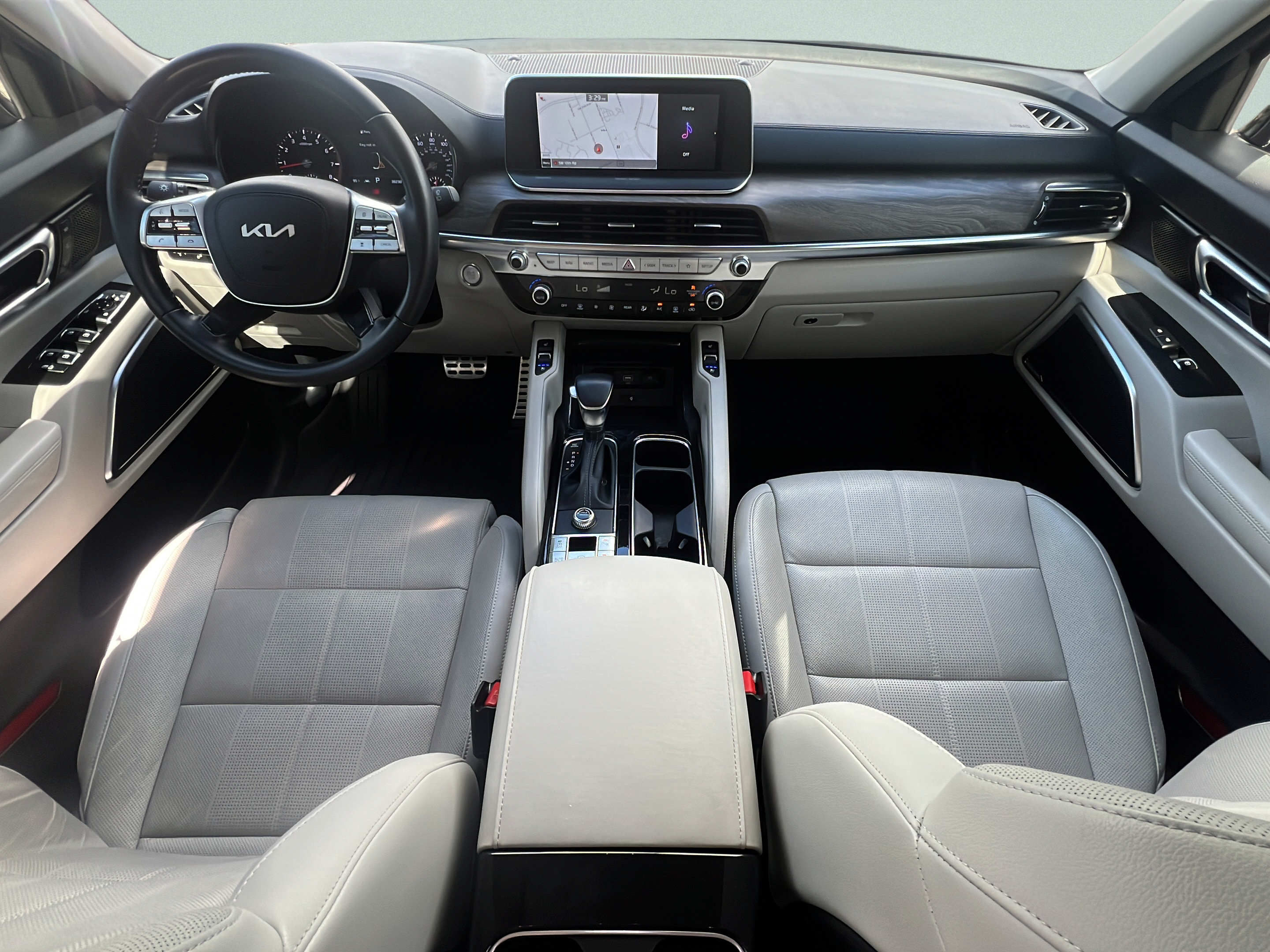 Certified 2022 Kia Telluride SX w/ Towing Package FWD image 11