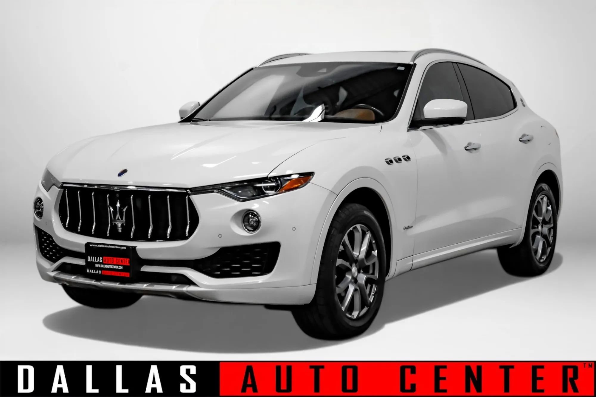 Used 2018 Maserati Levante GranLusso image 3