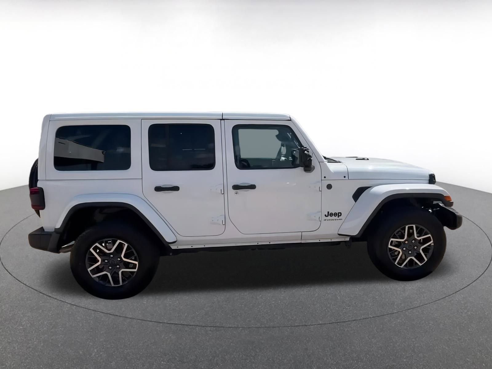 Used 2025 Jeep Wrangler Sahara image 16