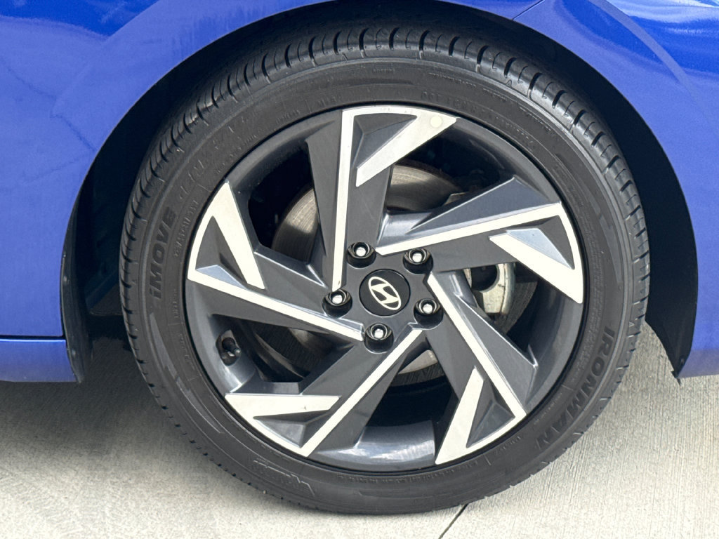 Used 2024 Hyundai Elantra Limited FWD image 11