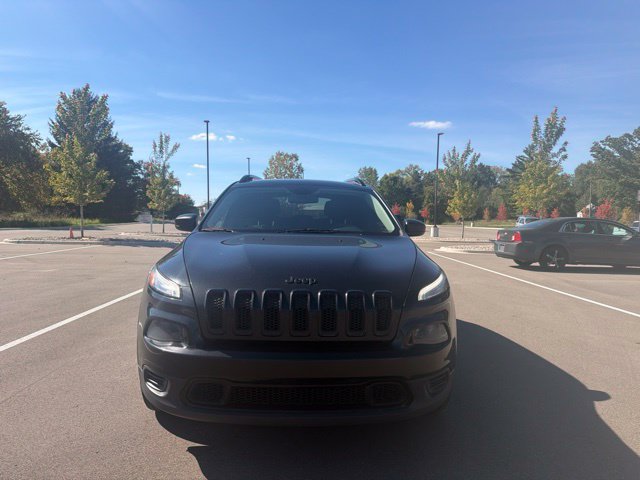 Used 2016 Jeep Cherokee Sport w/ Cold Weather Group AWD/4WD image 8