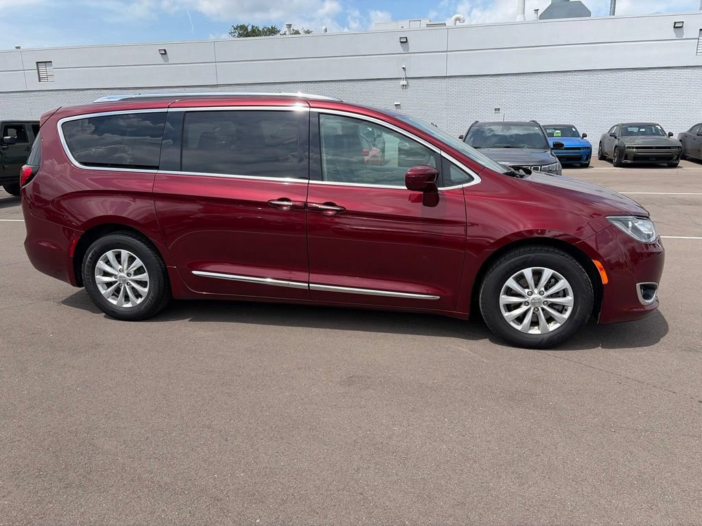Used 2018 Chrysler Pacifica Touring-L Plus FWD image 4