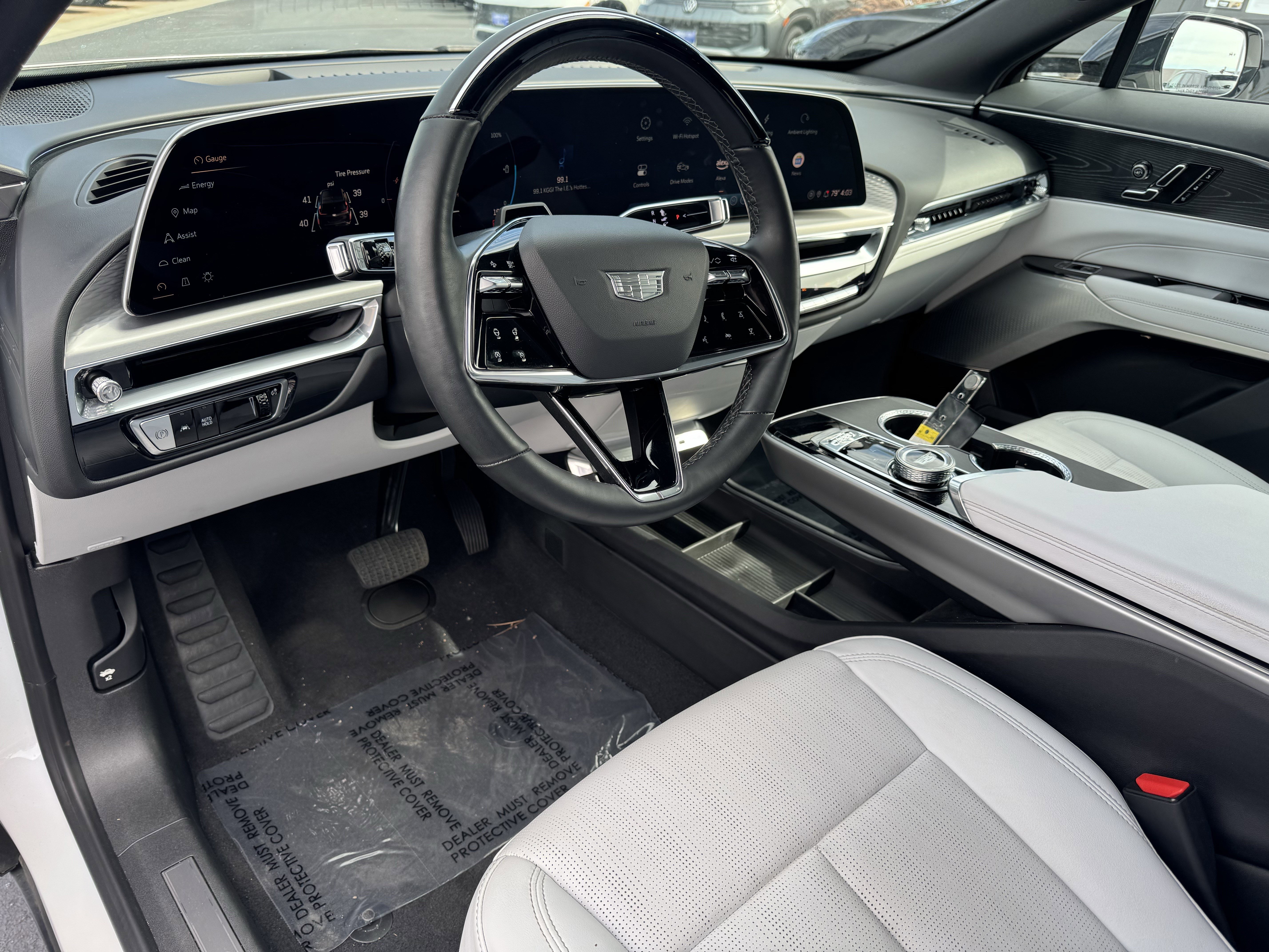 Used 2024 Cadillac Lyriq Luxury AWD/4WD image 19