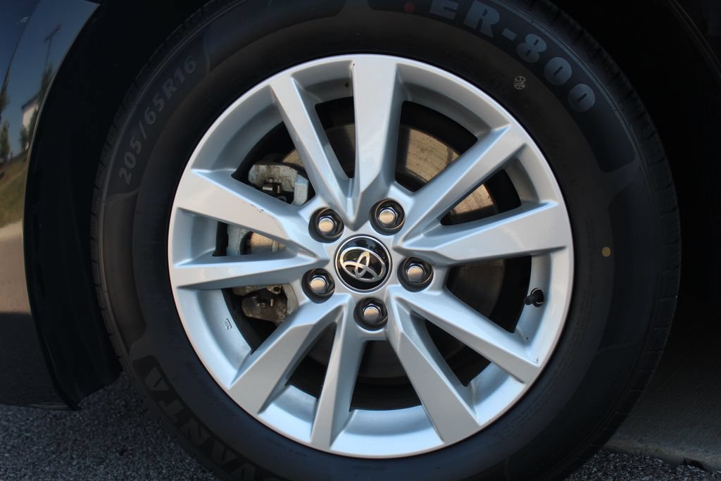 Used 2025 Toyota Camry LE FWD image 6