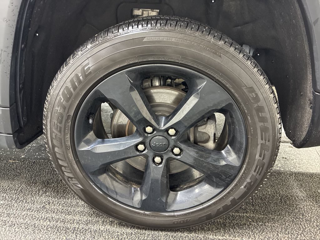 Used 2025 Jeep Grand Cherokee L Altitude AWD/4WD image 9