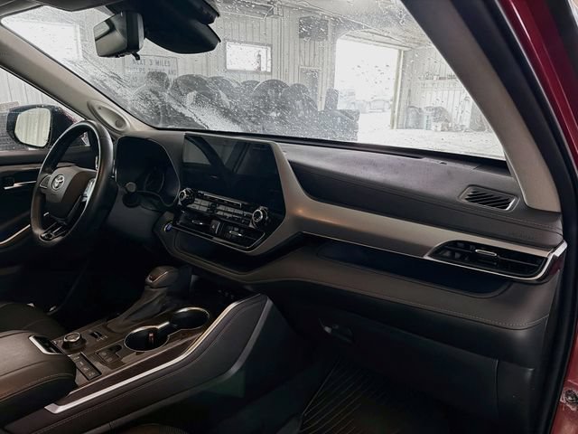 Used 2021 Toyota Highlander Platinum AWD/4WD image 12