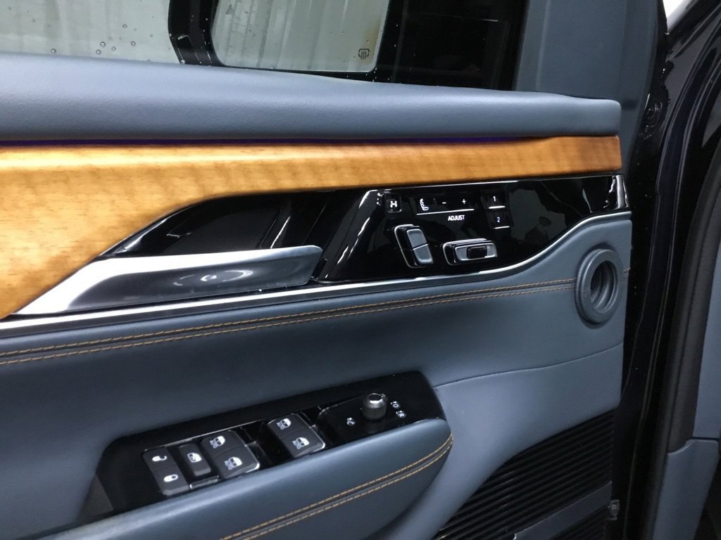 Used 2022 Jeep Grand Wagoneer Series II AWD/4WD image 8