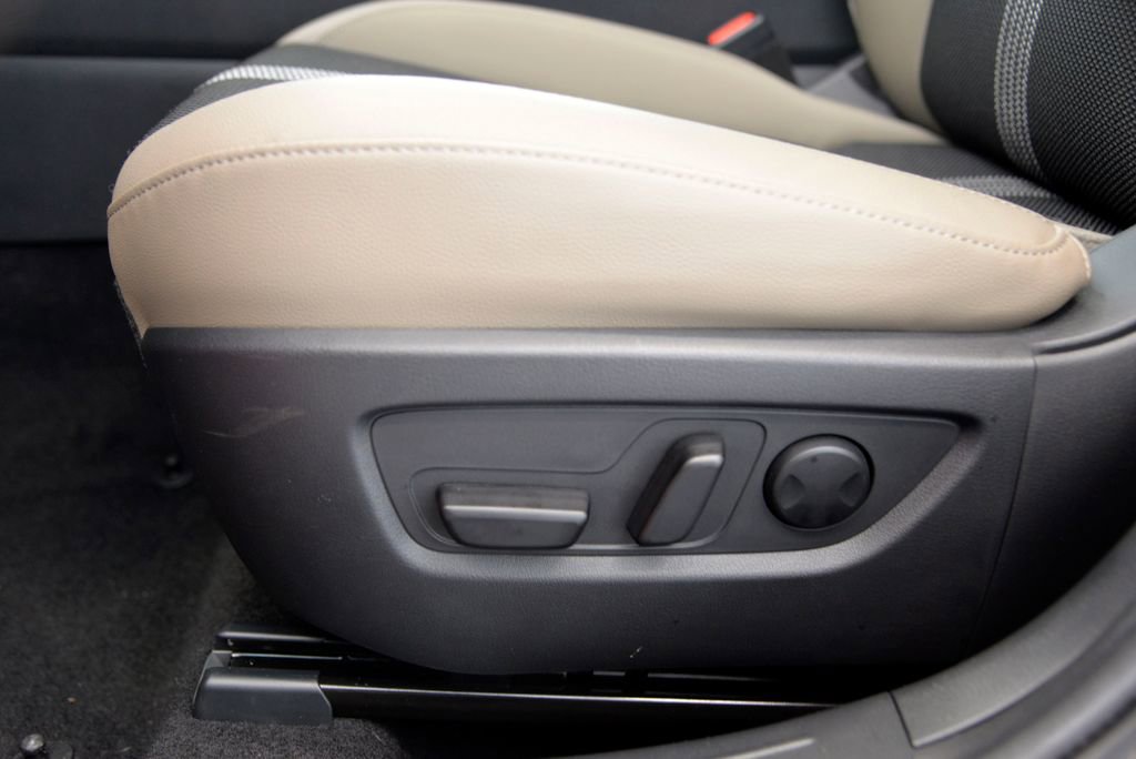 Certified 2025 MAZDA CX-50 AWD 2.5 S w/ Accent Package image 16