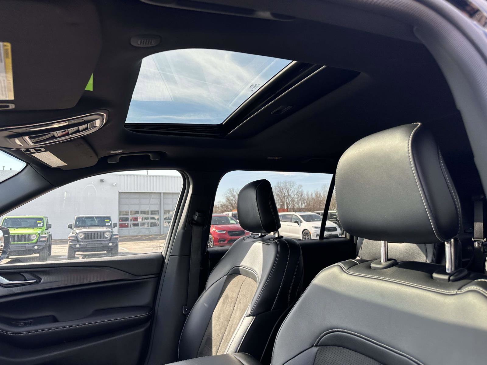 Used 2023 Jeep Grand Cherokee L Laredo image 20