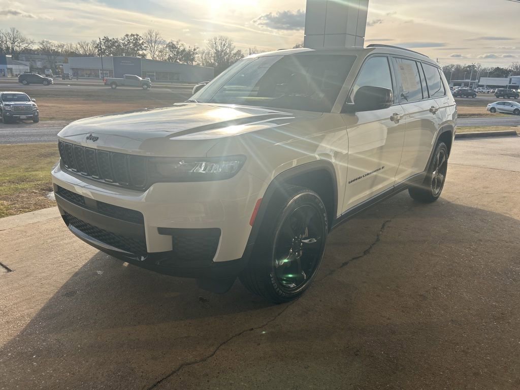 Used 2021 Jeep Grand Cherokee L Laredo image 2