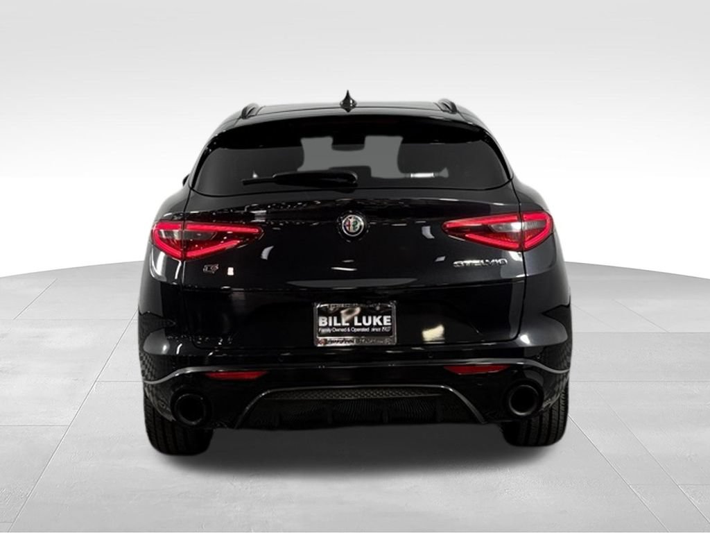 Used 2023 Alfa Romeo Stelvio Veloce AWD/4WD image 6