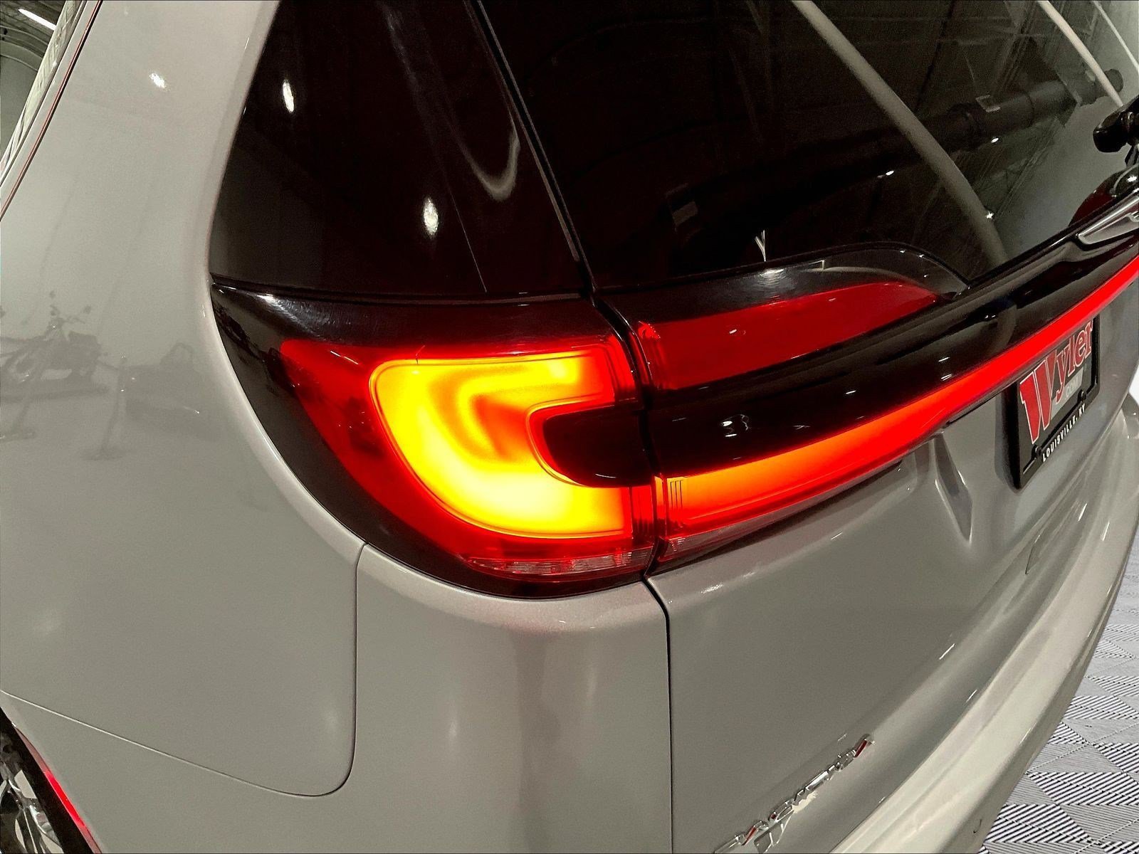 Used 2023 Chrysler Pacifica Touring-L FWD image 21