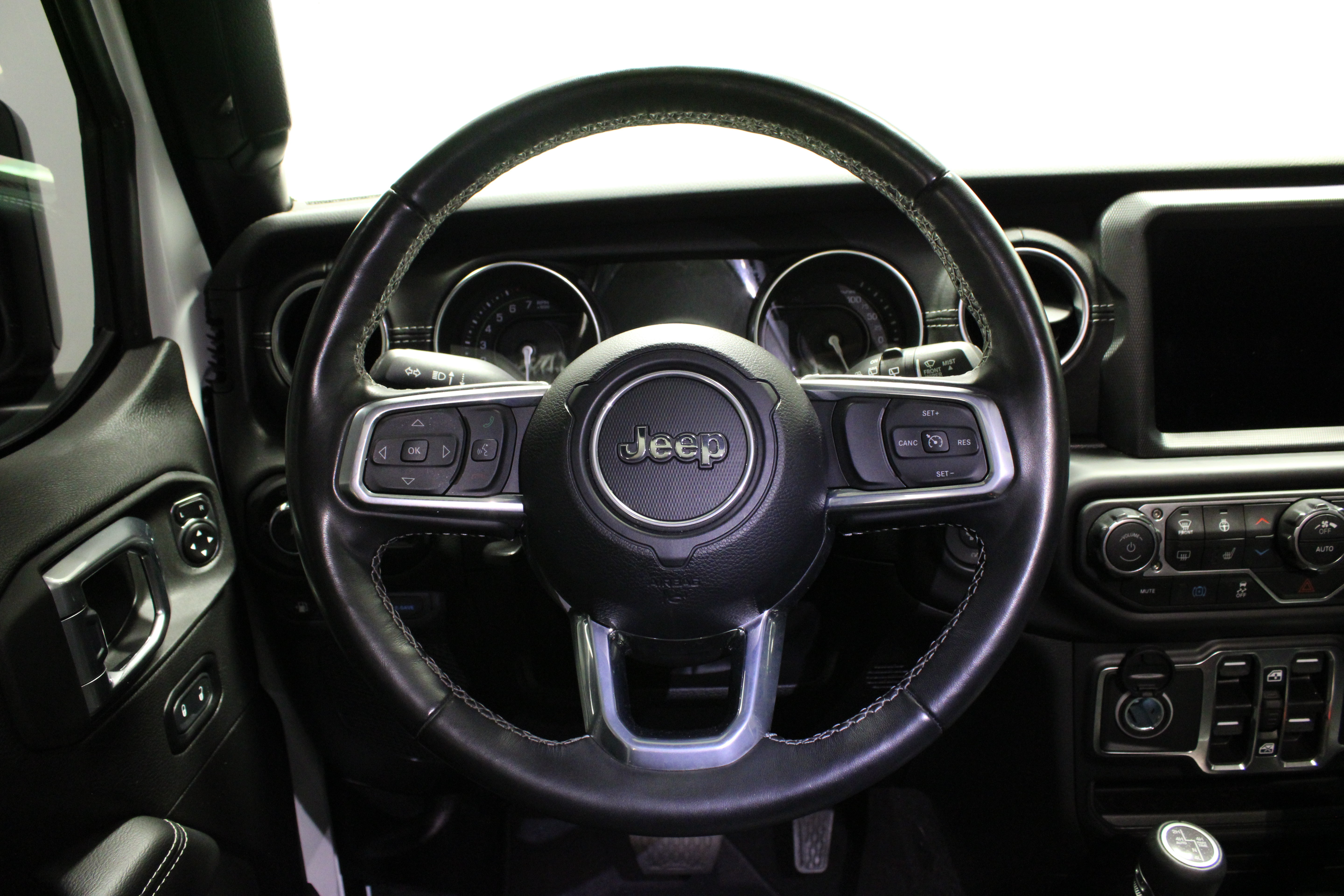 Used 2023 Jeep Wrangler Unlimited Sahara w/ Cold Weather Group AWD/4WD image 22