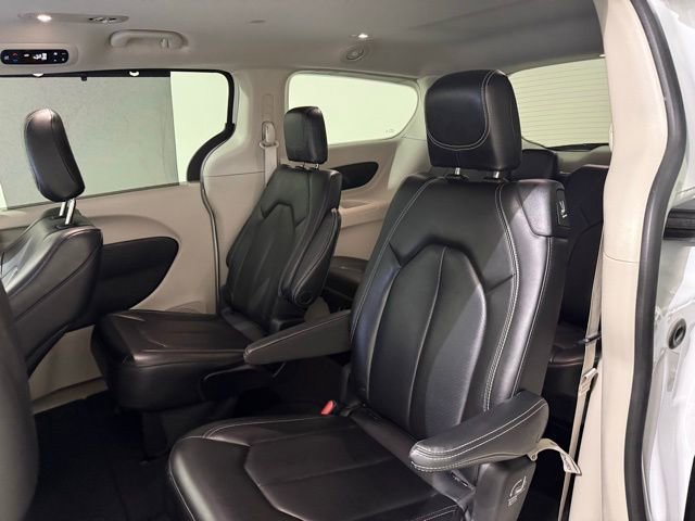 Used 2023 Chrysler Pacifica Touring-L image 24