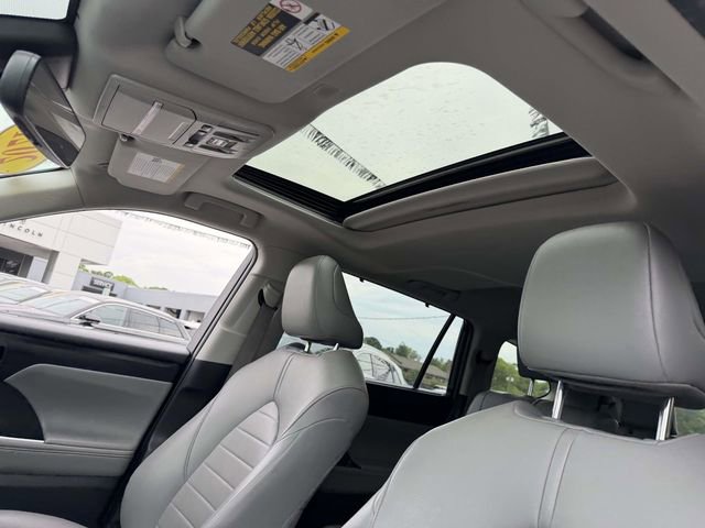 Used 2021 Toyota Highlander XLE AWD/4WD image 12