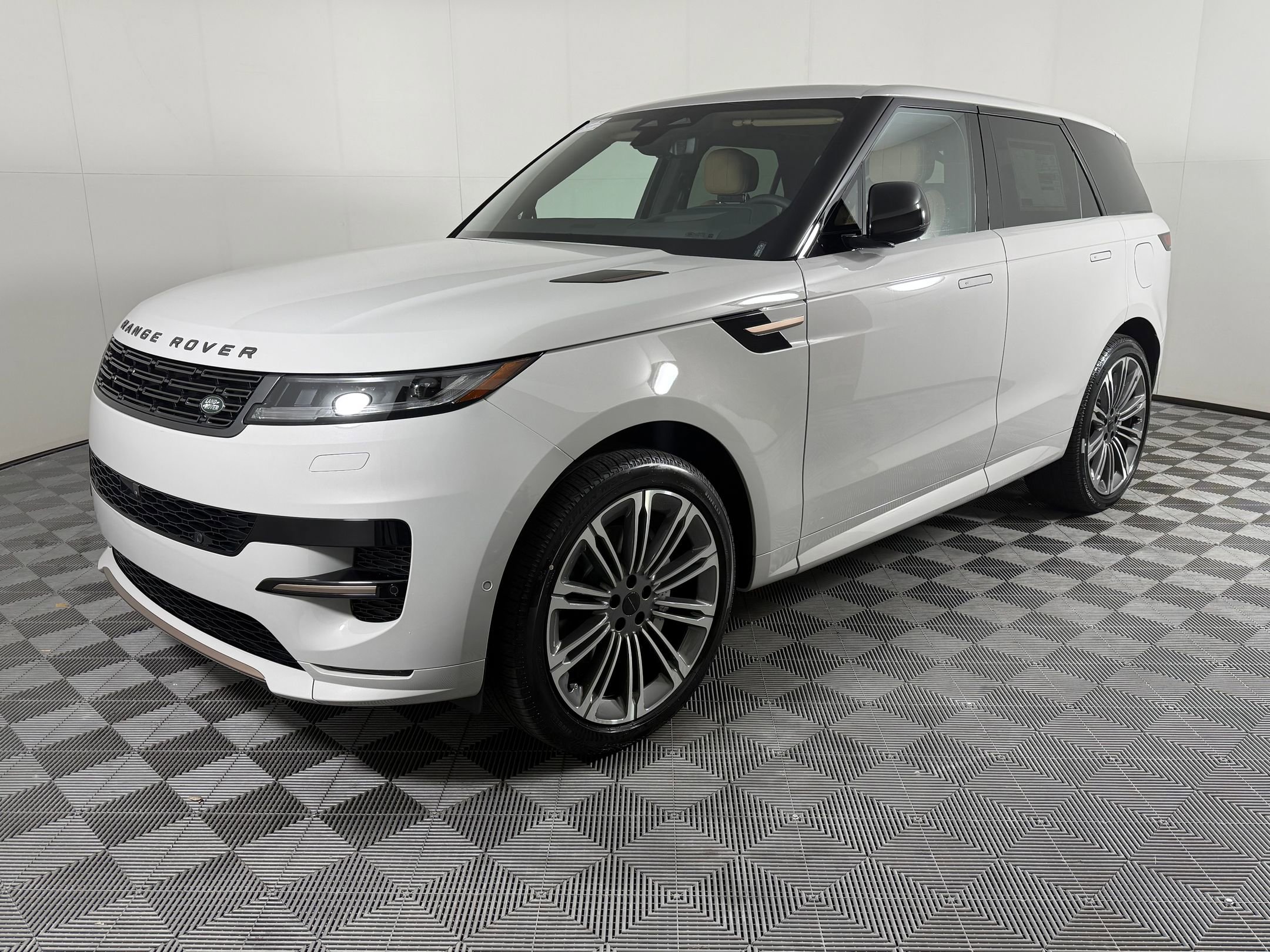 New 2026 Land Rover Range Rover Sport Dynamic SE AWD/4WD image 1
