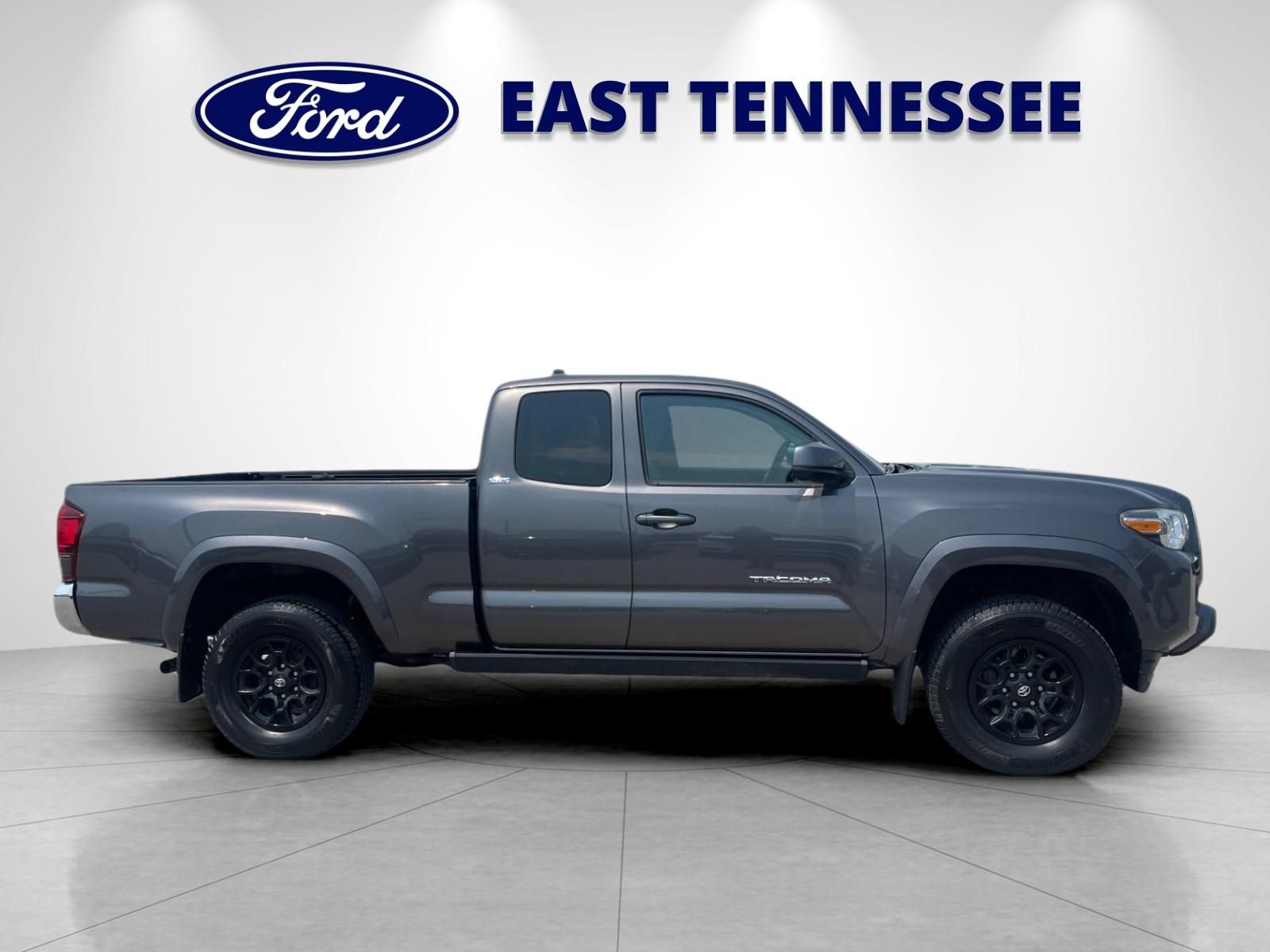 Used 2019 Toyota Tacoma SR5 AWD/4WD image 2