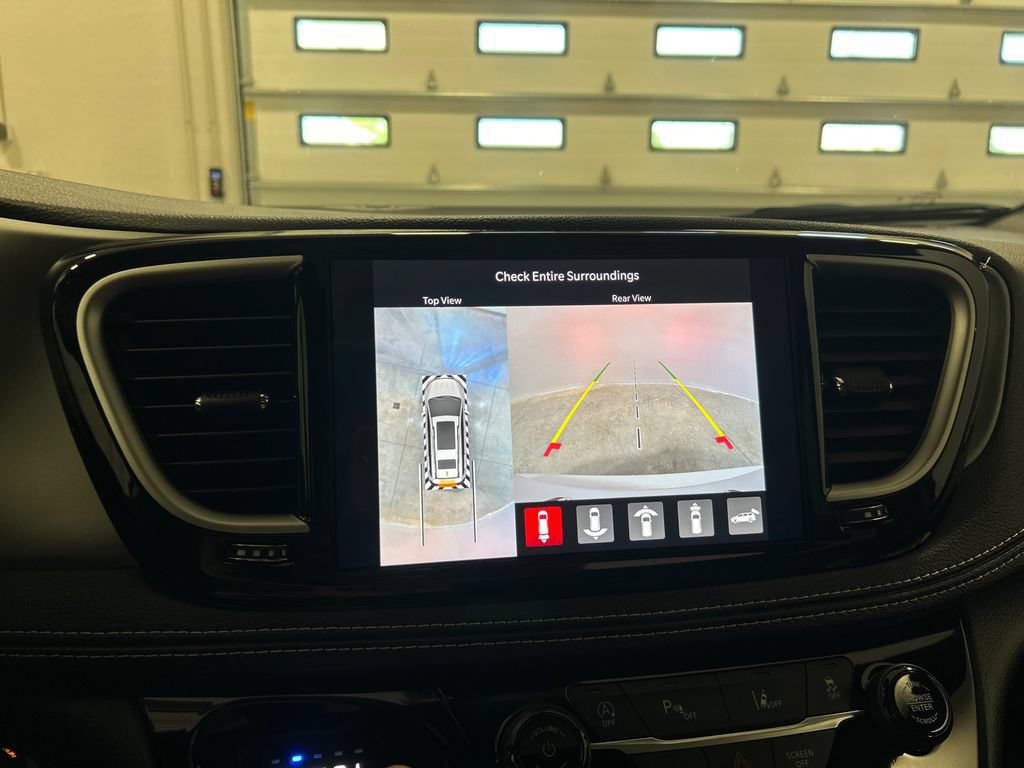 New 2027 Chrysler Pacifica Select FWD image 24