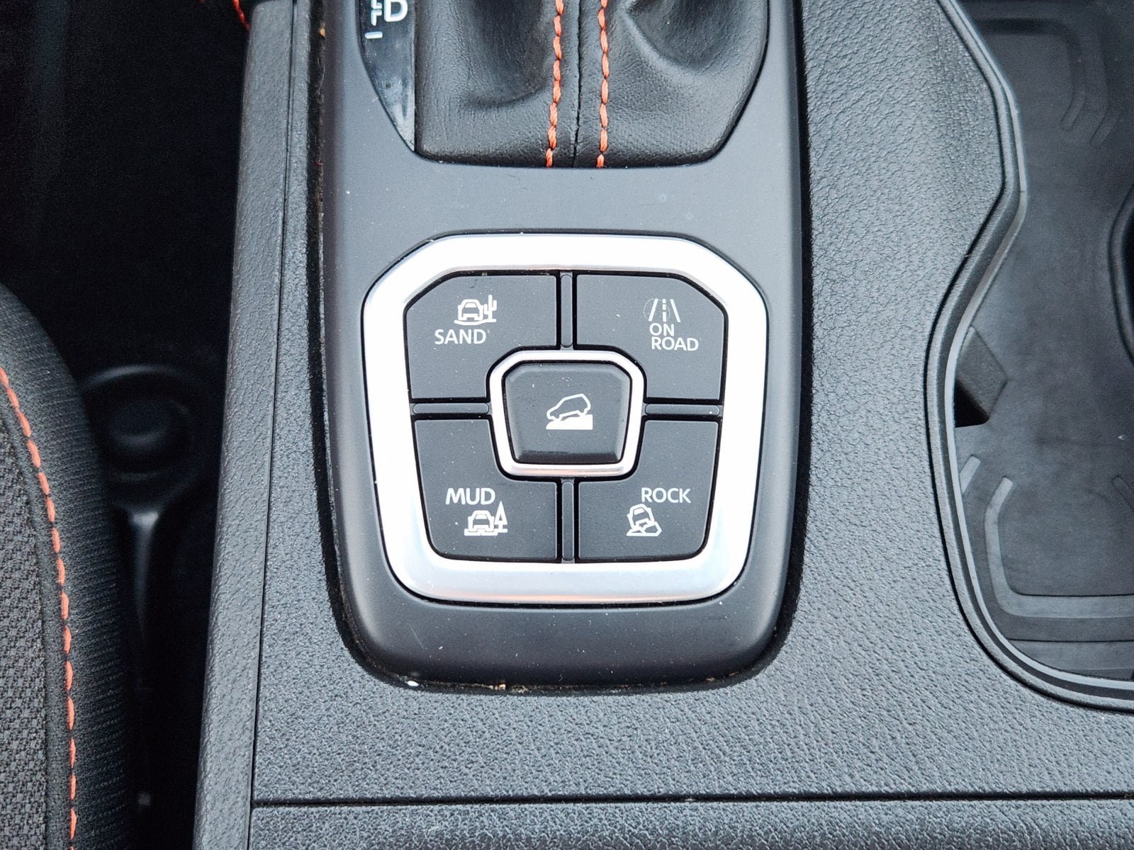 Used 2026 Nissan Frontier PRO-4X AWD/4WD image 27