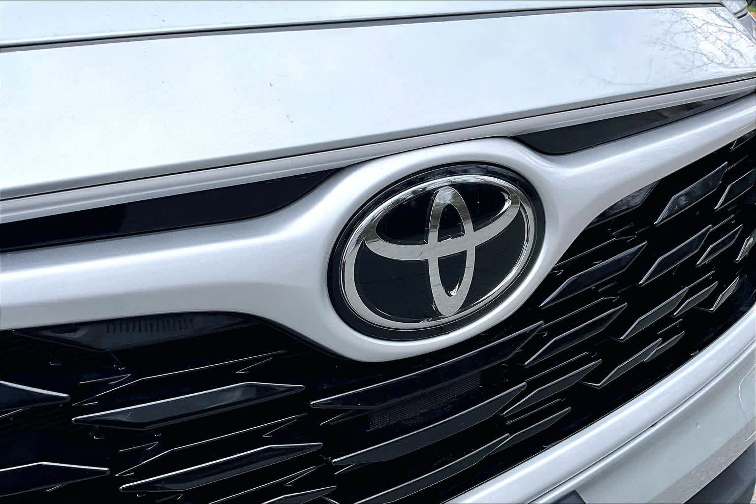 Used 2023 Toyota Highlander XLE image 30