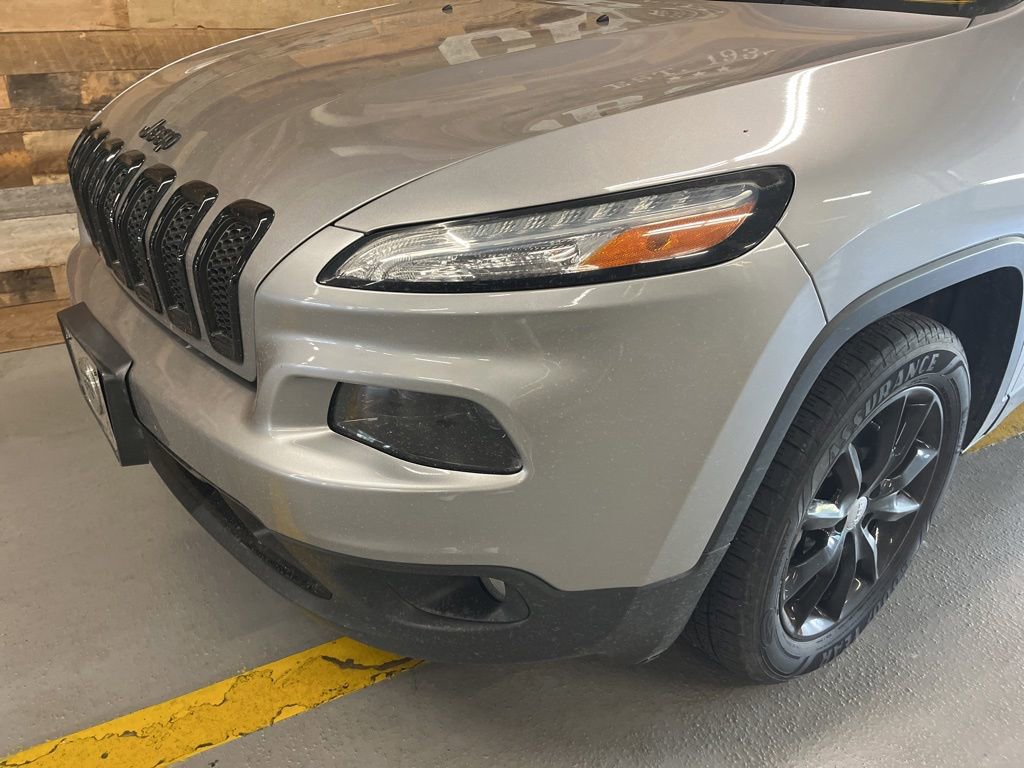 Used 2014 Jeep Cherokee Latitude w/ Cold Weather Group AWD/4WD image 3