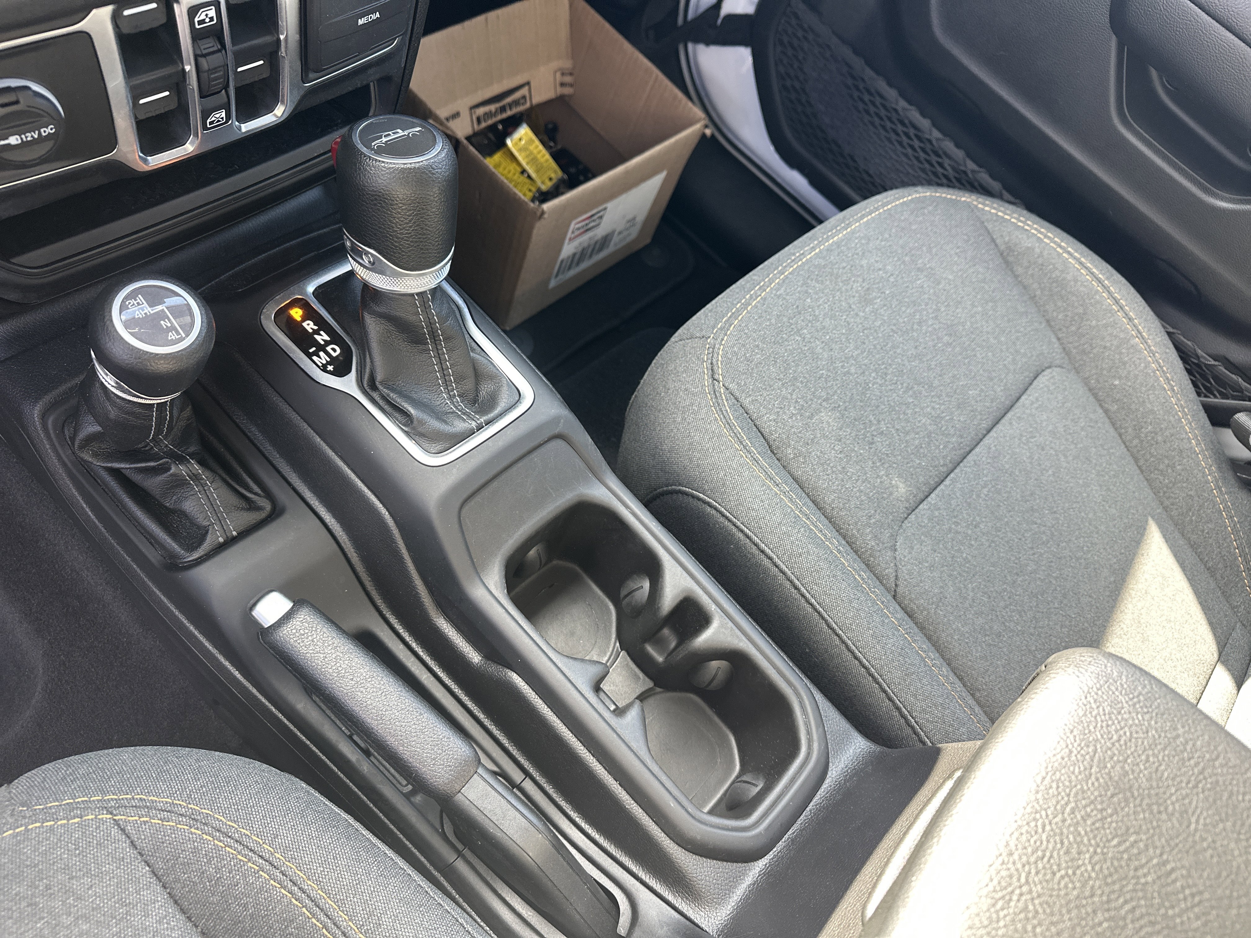 Used 2025 Jeep Gladiator Sport image 27