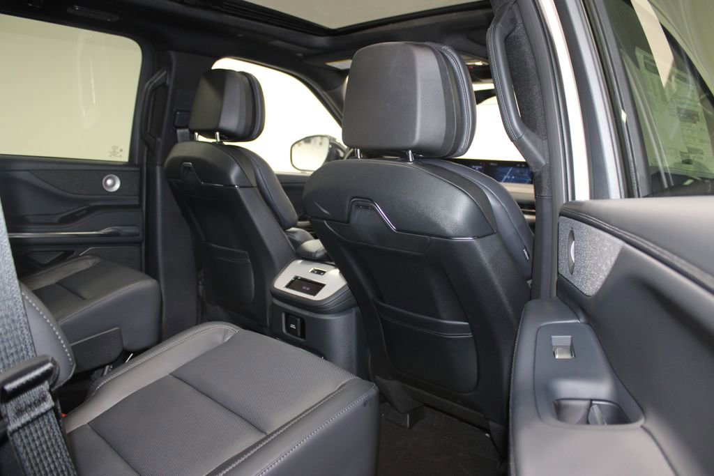 Used 2025 Lincoln Navigator Reserve w/ Jet Appearance Package image 32