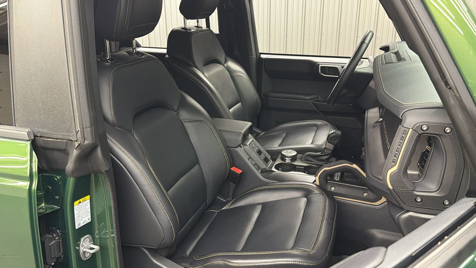 Used 2025 Ford Bronco Badlands image 36