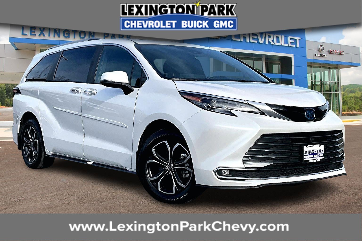 Used 2025 Toyota Sienna Platinum