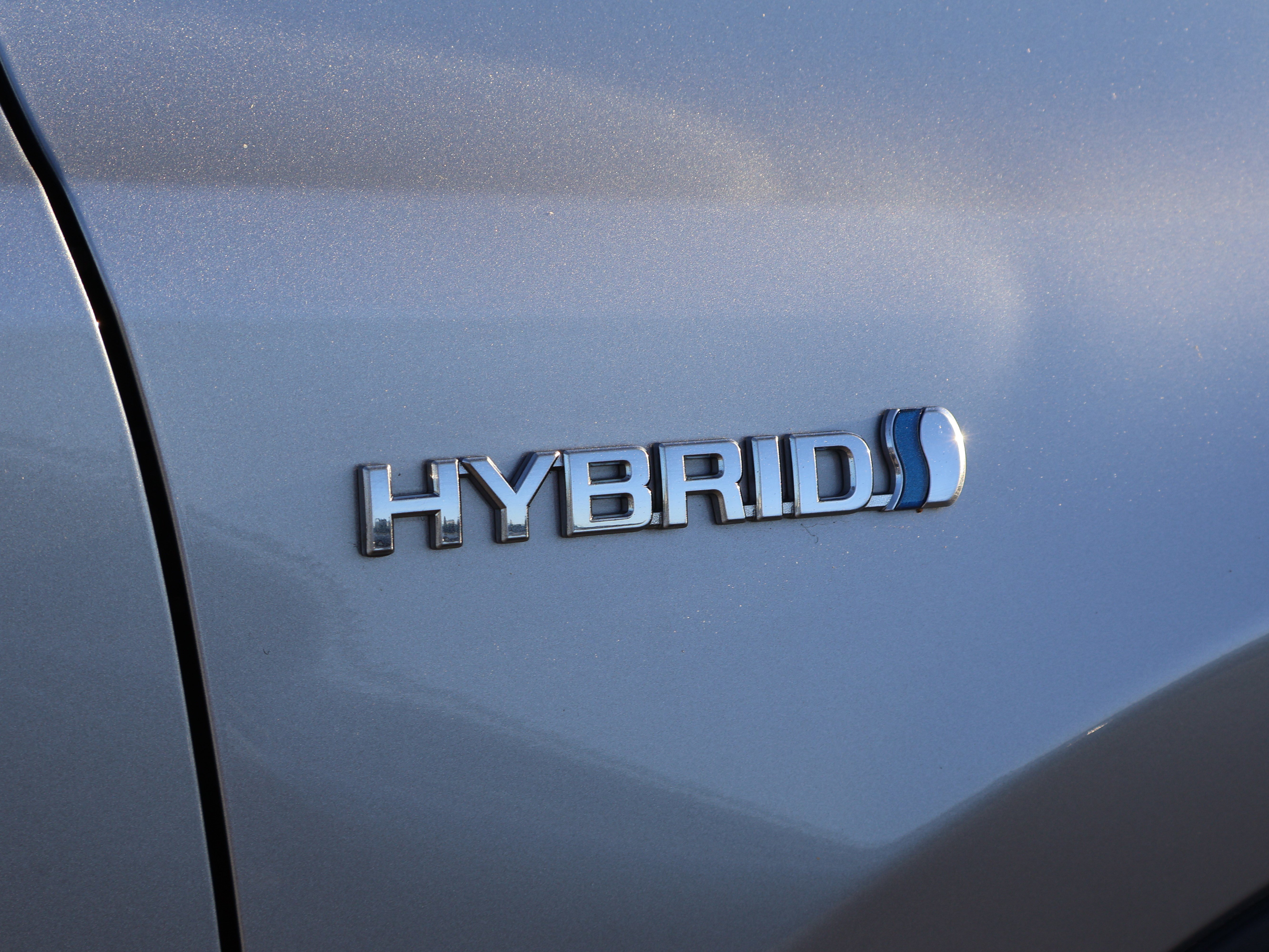 Used 2018 Toyota RAV4 Limited image 9
