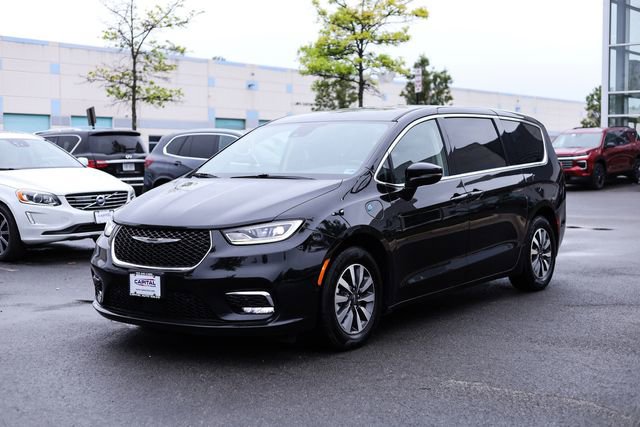 Used 2022 Chrysler Pacifica Touring-L w/ Uconnect Theater Family Group FWD image 5