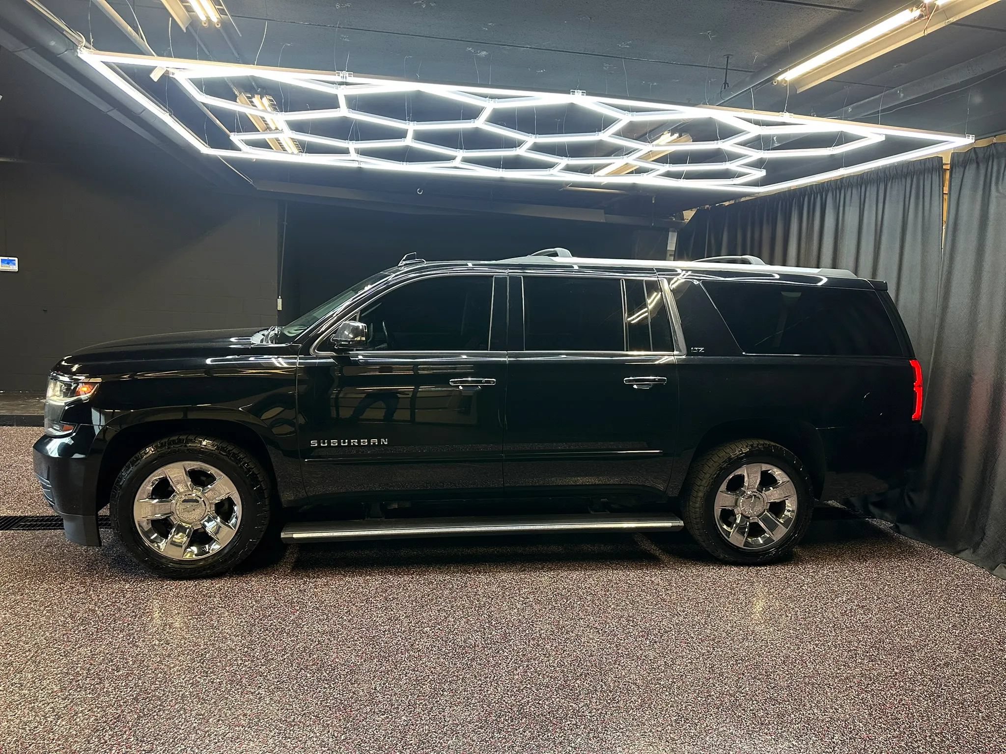 Used 2016 Chevrolet Suburban LTZ AWD/4WD image 4