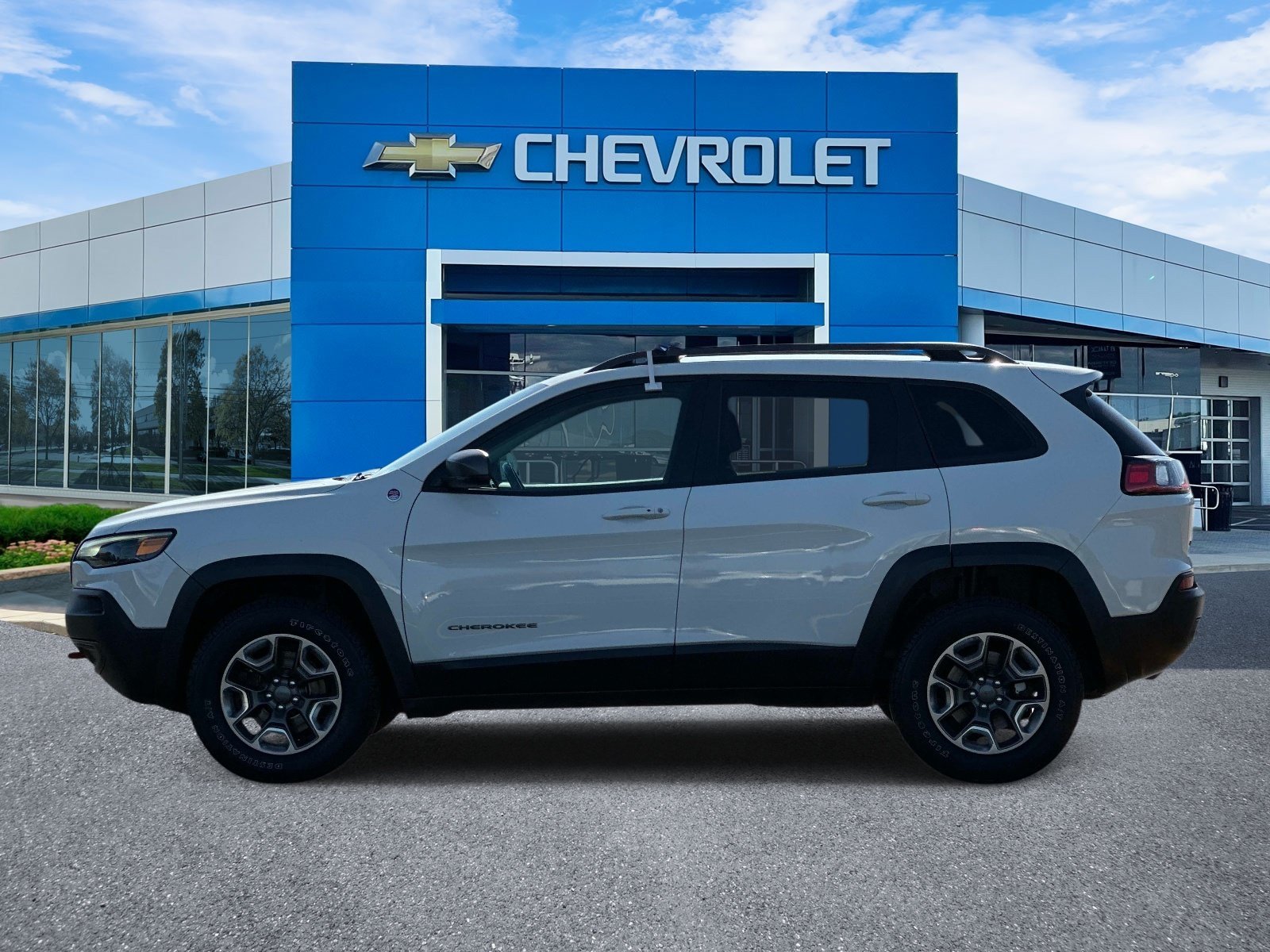 Used 2019 Jeep Cherokee Trailhawk w/ Cold Weather Group AWD/4WD image 5